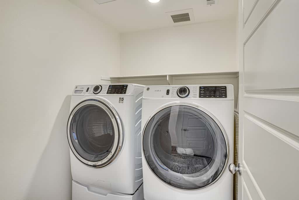 2 Mi to Cabrillo Beach: Luxe LA Gem w/ Balcony