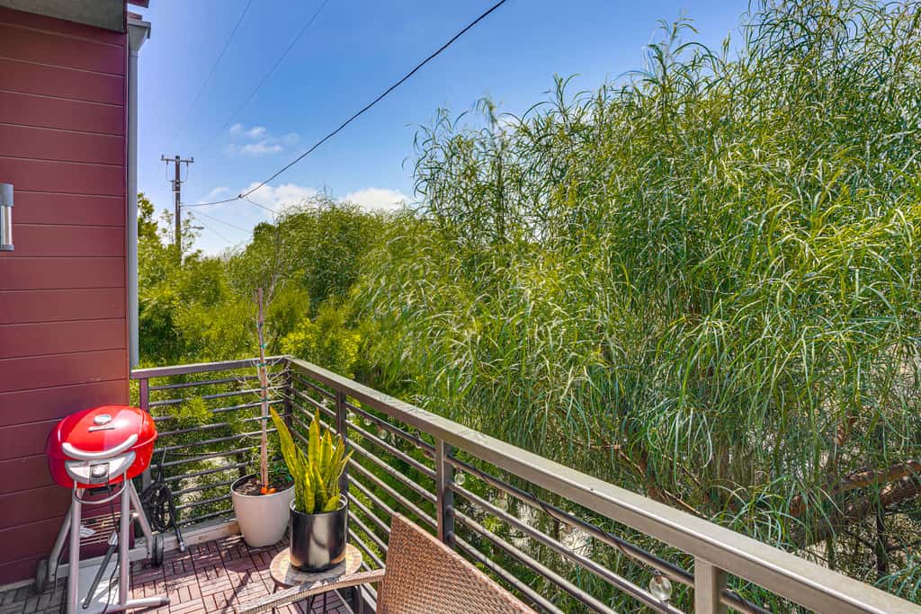 2 Mi to Cabrillo Beach: Luxe LA Gem w/ Balcony