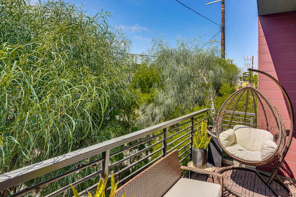 2 Mi to Cabrillo Beach: Luxe LA Gem w/ Balcony