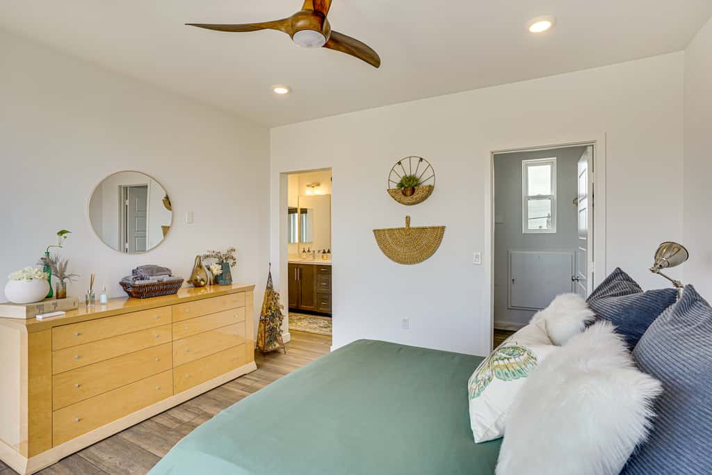 2 Mi to Cabrillo Beach: Luxe LA Gem w/ Balcony