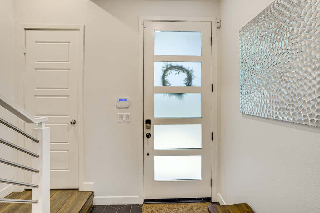 2 Mi to Cabrillo Beach: Luxe LA Gem w/ Balcony