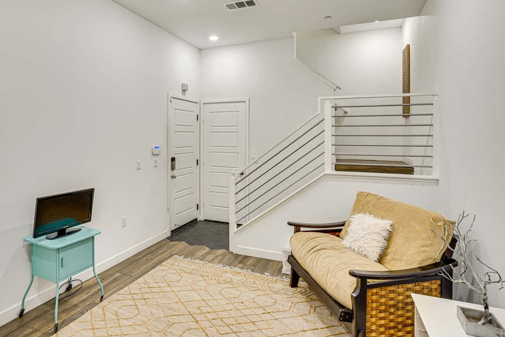 2 Mi to Cabrillo Beach: Luxe LA Gem w/ Balcony