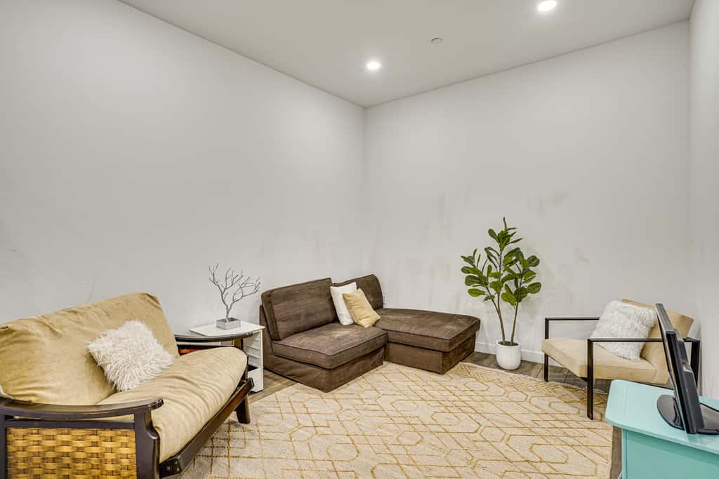 2 Mi to Cabrillo Beach: Luxe LA Gem w/ Balcony