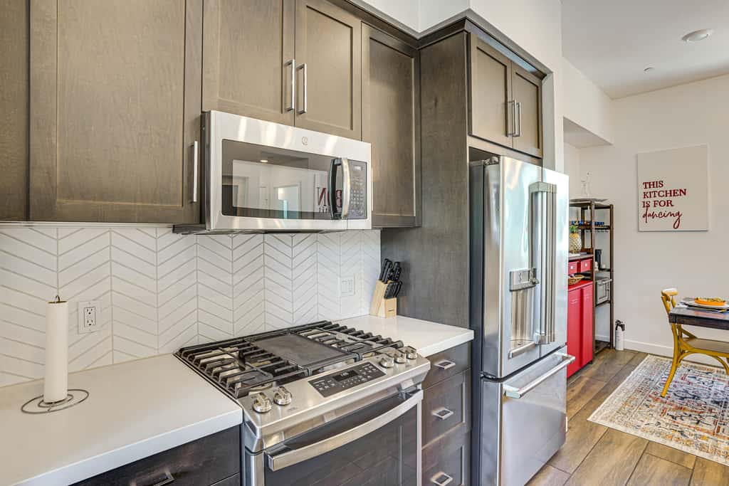 2 Mi to Cabrillo Beach: Luxe LA Gem w/ Balcony