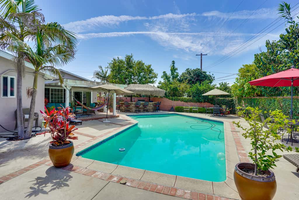 Cozy Couple's Oasis w/ Pool: 3 Mi to Disneyland!