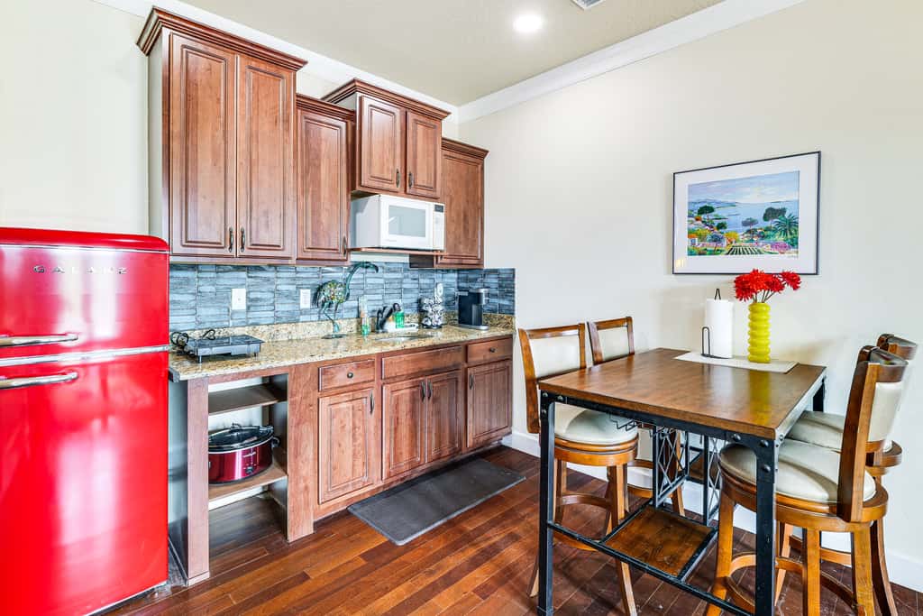 8 Mi to Disney: Pet-Friendly Apt w/ Resort Perks