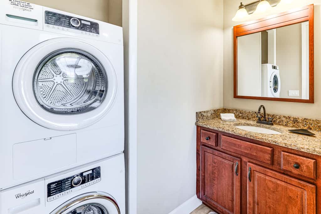 8 Mi to Disney: Pet-Friendly Apt w/ Resort Perks
