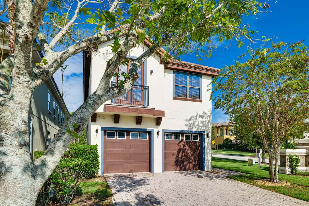 8 Mi to Disney: Pet-Friendly Apt w/ Resort Perks