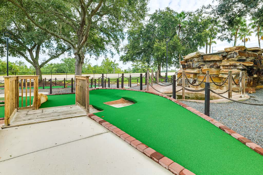 8 Mi to Disney: Pet-Friendly Apt w/ Resort Perks