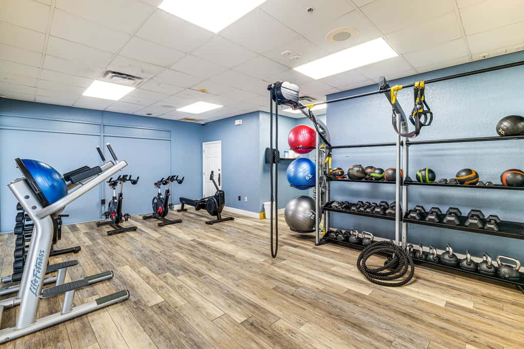 8 Mi to Disney: Pet-Friendly Apt w/ Resort Perks