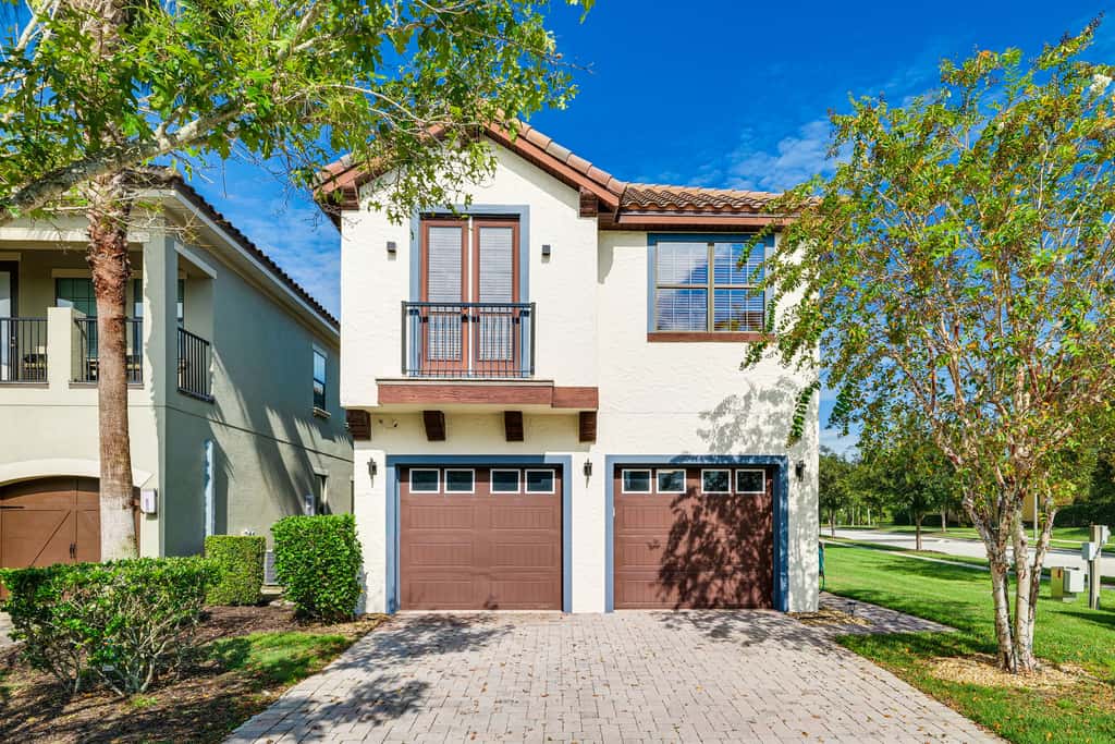 8 Mi to Disney: Pet-Friendly Apt w/ Resort Perks