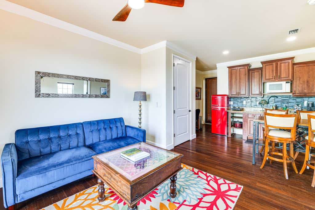 8 Mi to Disney: Pet-Friendly Apt w/ Resort Perks