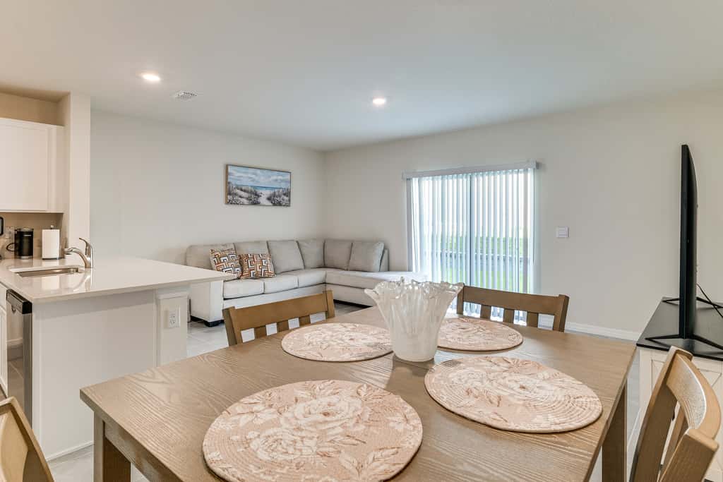 2 Mi to Dtwn: Newly Built Townhome in Davenport