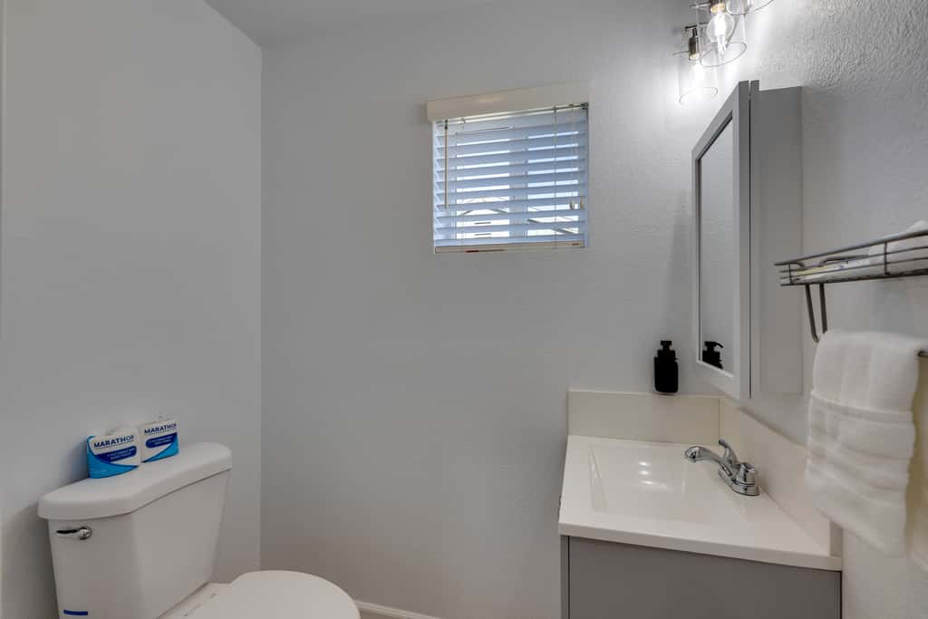 4 Mi to Old Pasadena: Walkable Studio