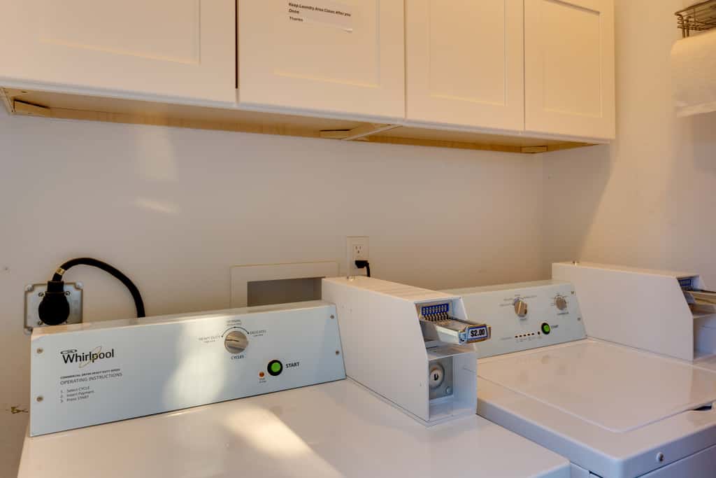 4 Mi to Old Pasadena: Walkable Studio