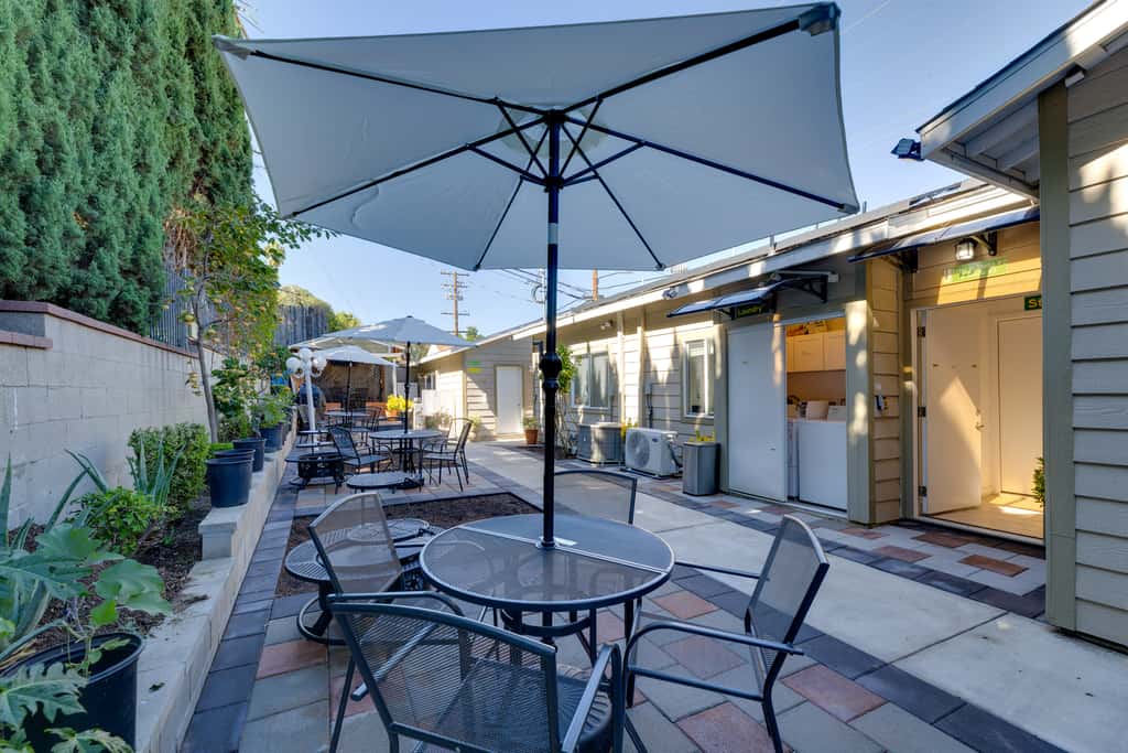 4 Mi to Old Pasadena: Walkable Studio