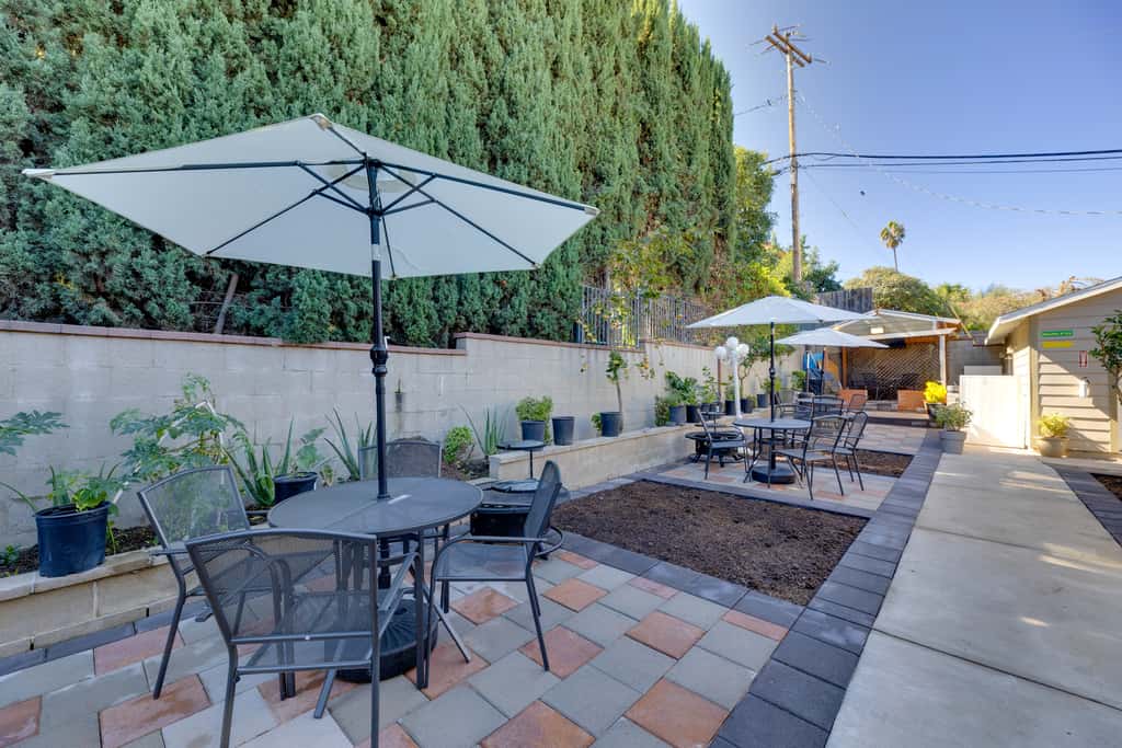 4 Mi to Old Pasadena: Walkable Studio