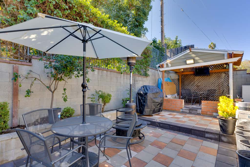 4 Mi to Old Pasadena: Walkable Studio