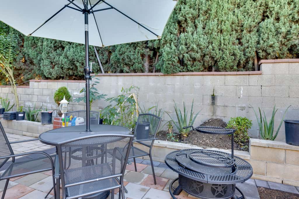 4 Mi to Old Pasadena: Walkable Studio