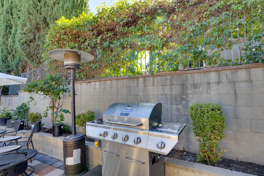 4 Mi to Old Pasadena: Walkable Studio