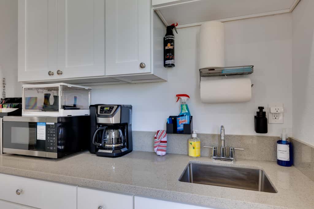 4 Mi to Old Pasadena: Walkable Studio