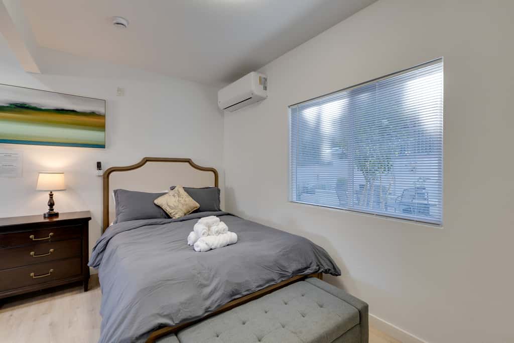4 Mi to Old Pasadena: Walkable Studio