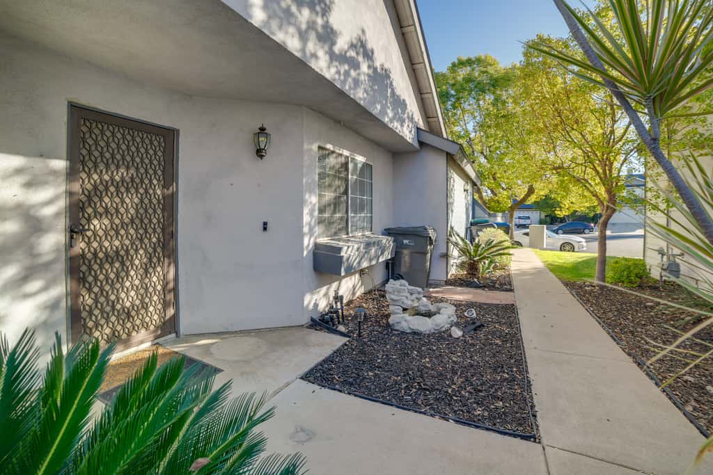 Home 8 Mi to Dtwn Riverside: Families Welcome!