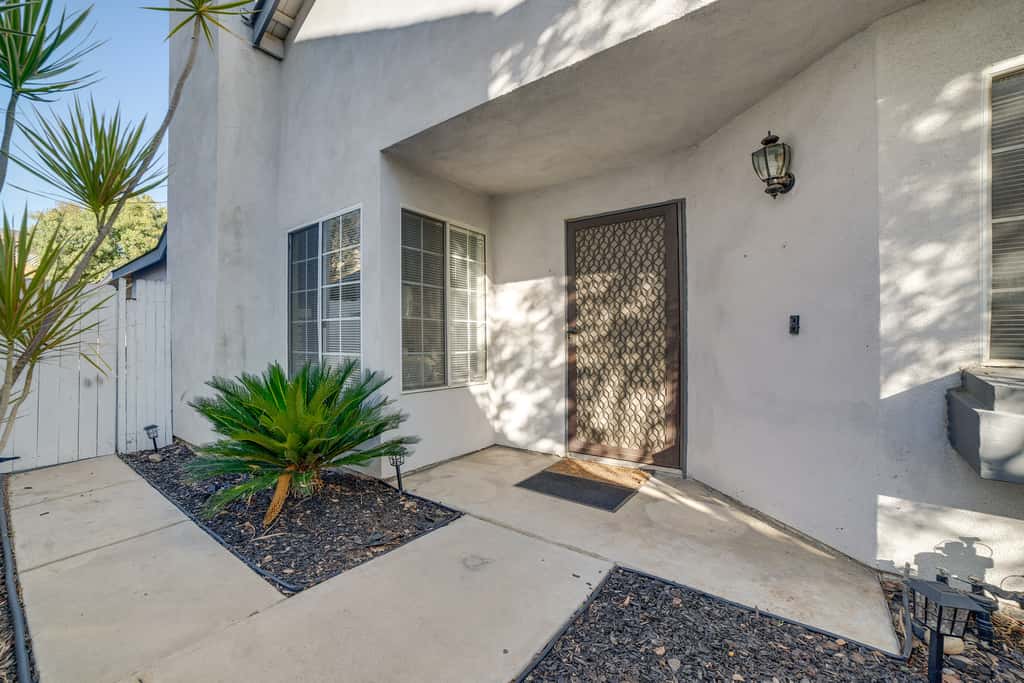 Home 8 Mi to Dtwn Riverside: Families Welcome!