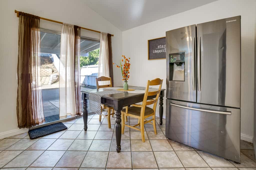 Home 8 Mi to Dtwn Riverside: Families Welcome!