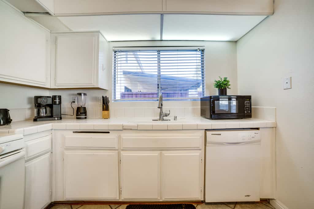 Home 8 Mi to Dtwn Riverside: Families Welcome!