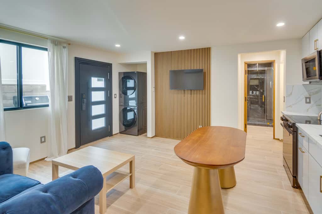 1 Mi to CSUN: Quiet Apartment w/ Pool Access