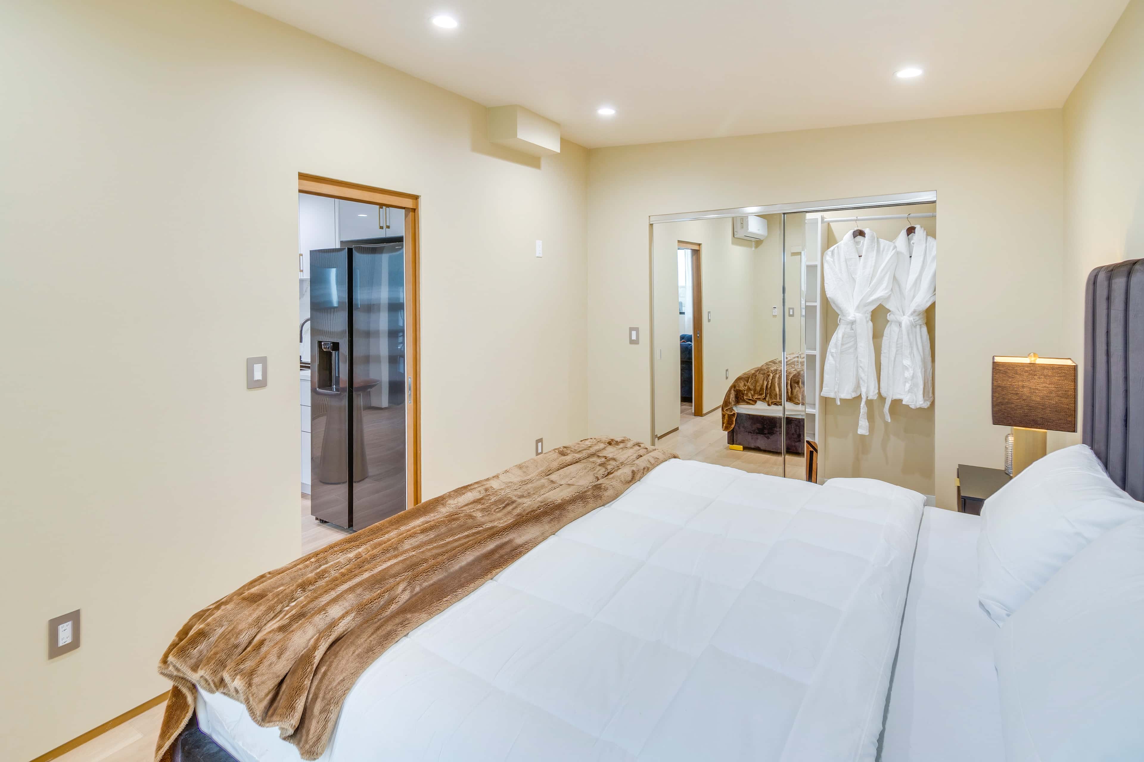 1 Mi to CSUN: Quiet Apartment w/ Pool Access
