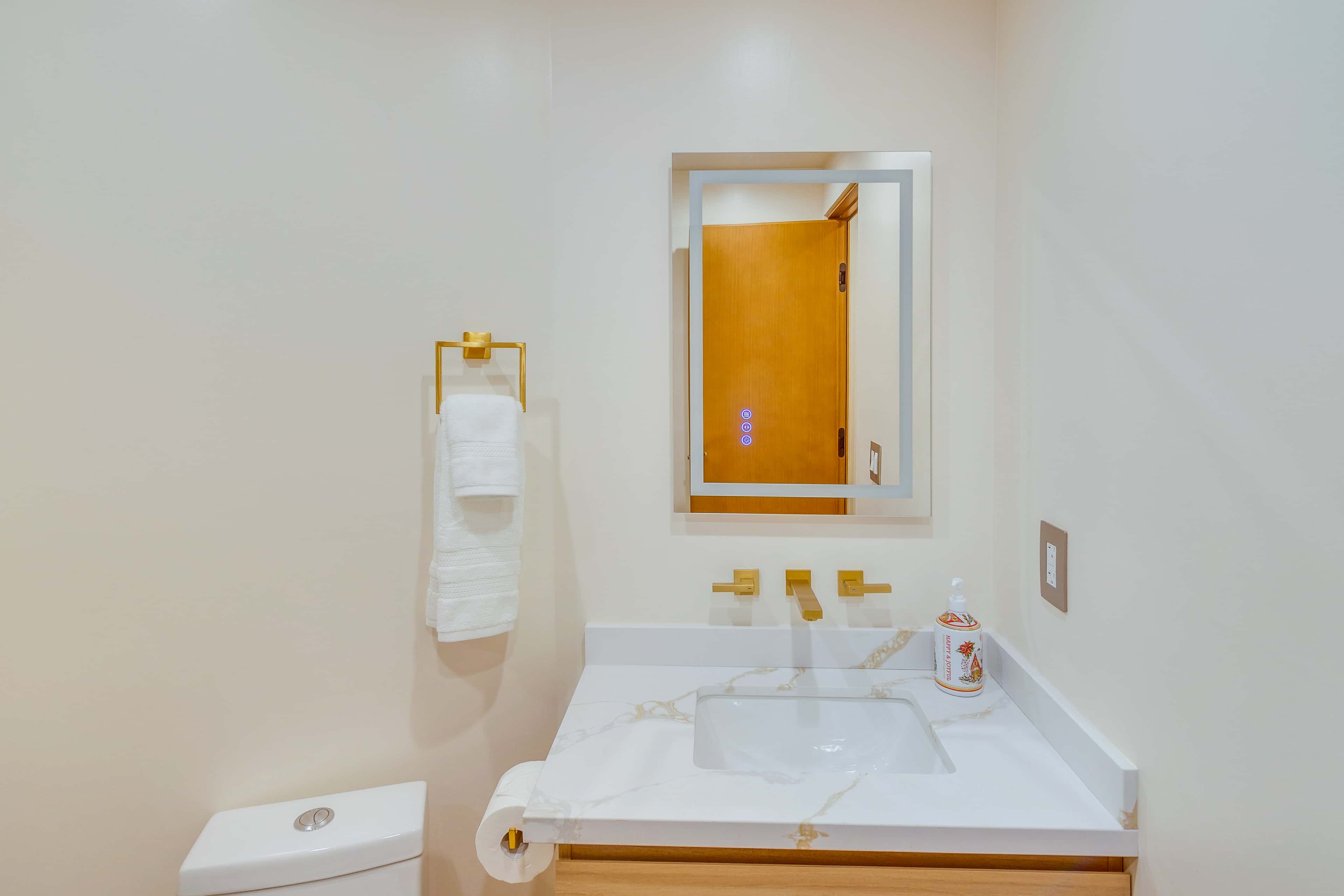 1 Mi to CSUN: Quiet Apartment w/ Pool Access