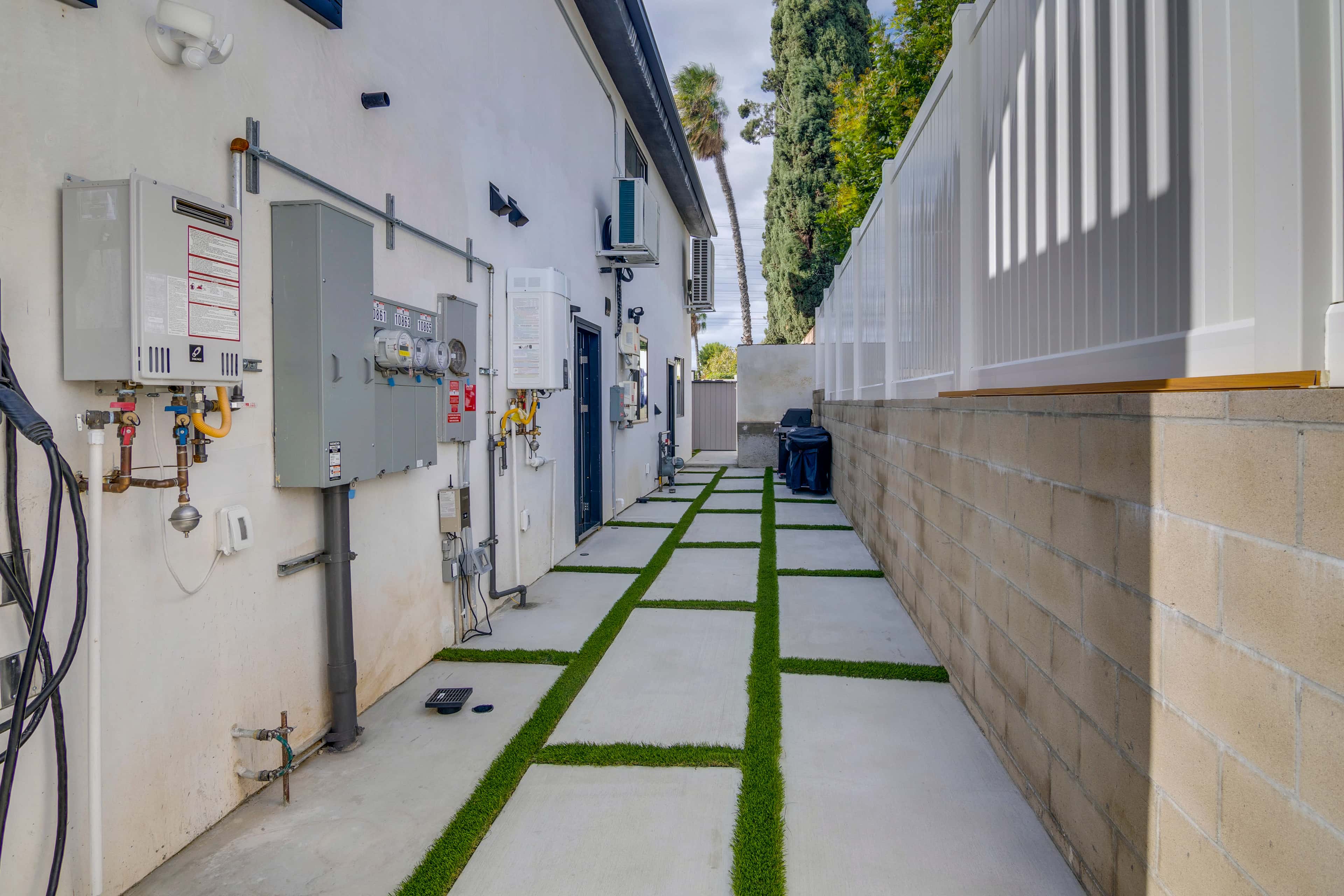 1 Mi to CSUN: Quiet Apartment w/ Pool Access