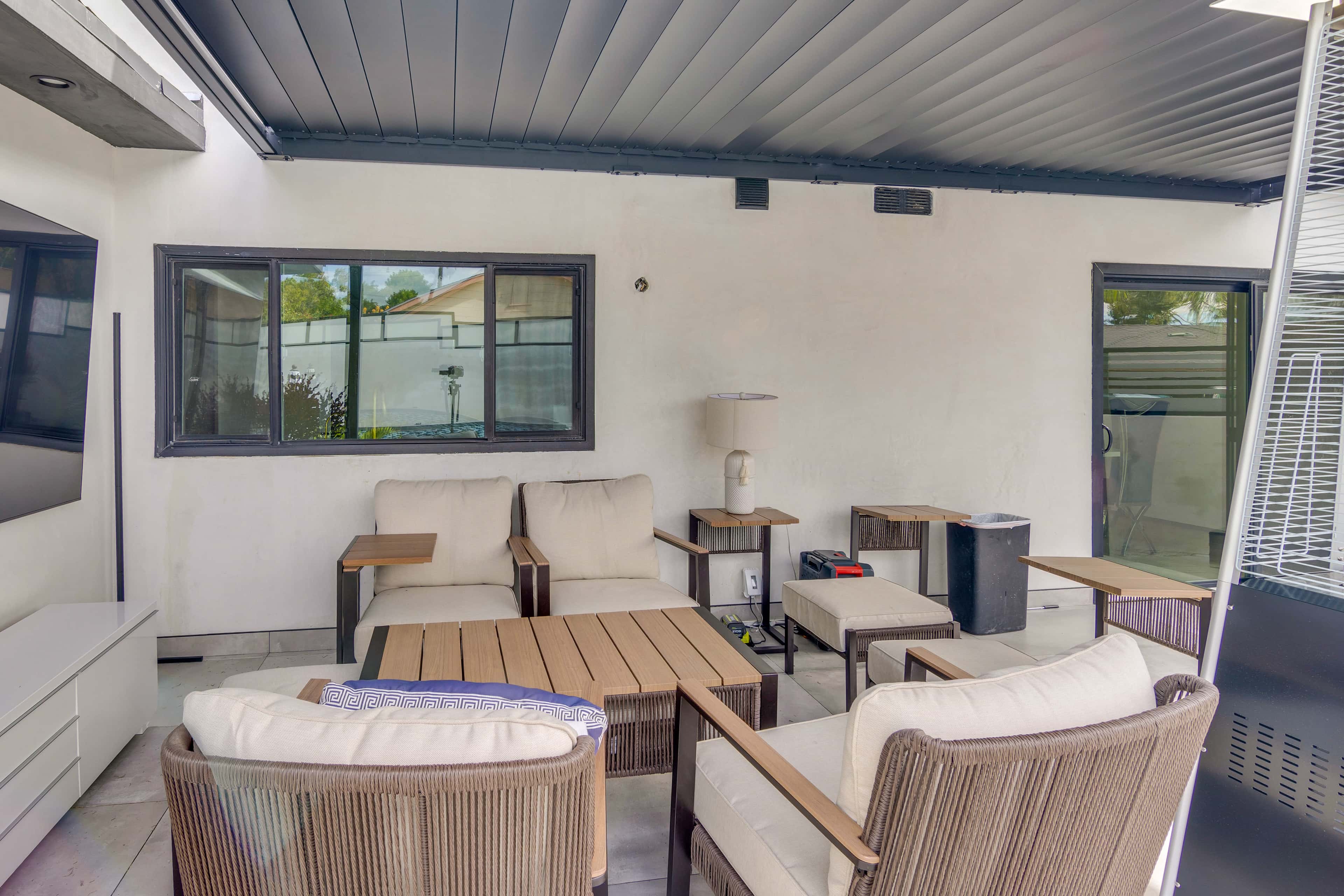 1 Mi to CSUN: Quiet Apartment w/ Pool Access
