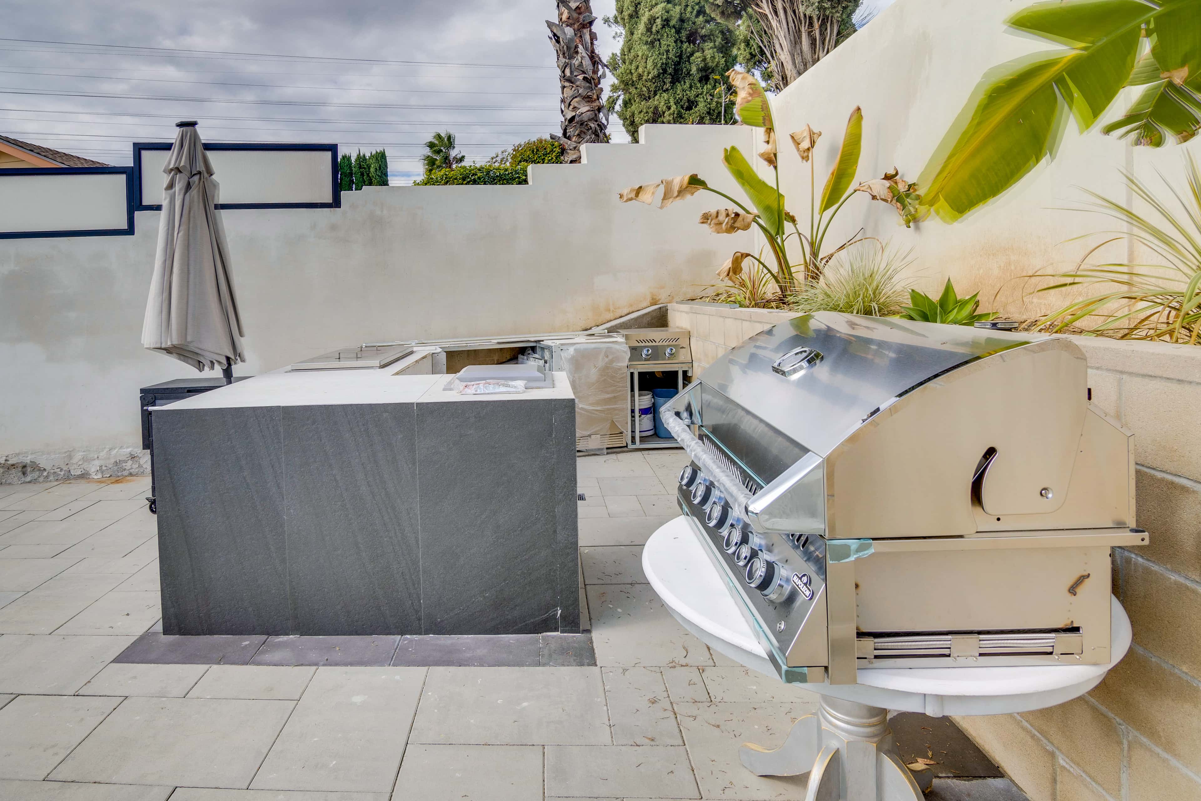 1 Mi to CSUN: Quiet Apartment w/ Pool Access