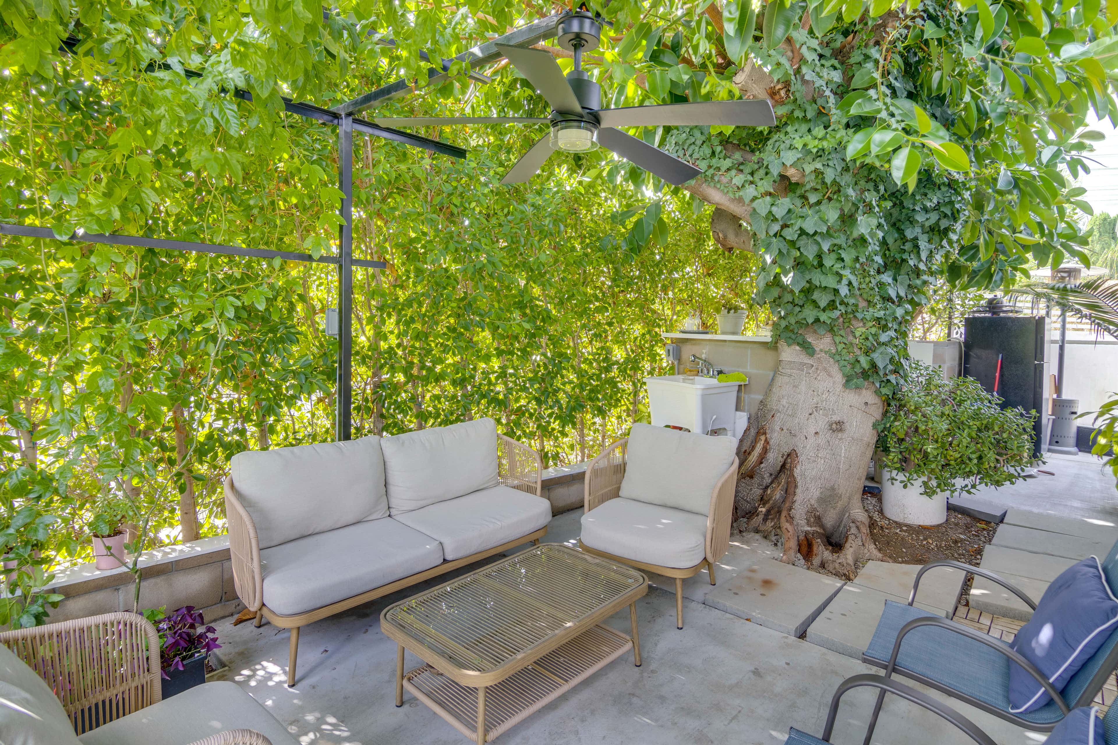 1 Mi to CSUN: Quiet Apartment w/ Pool Access