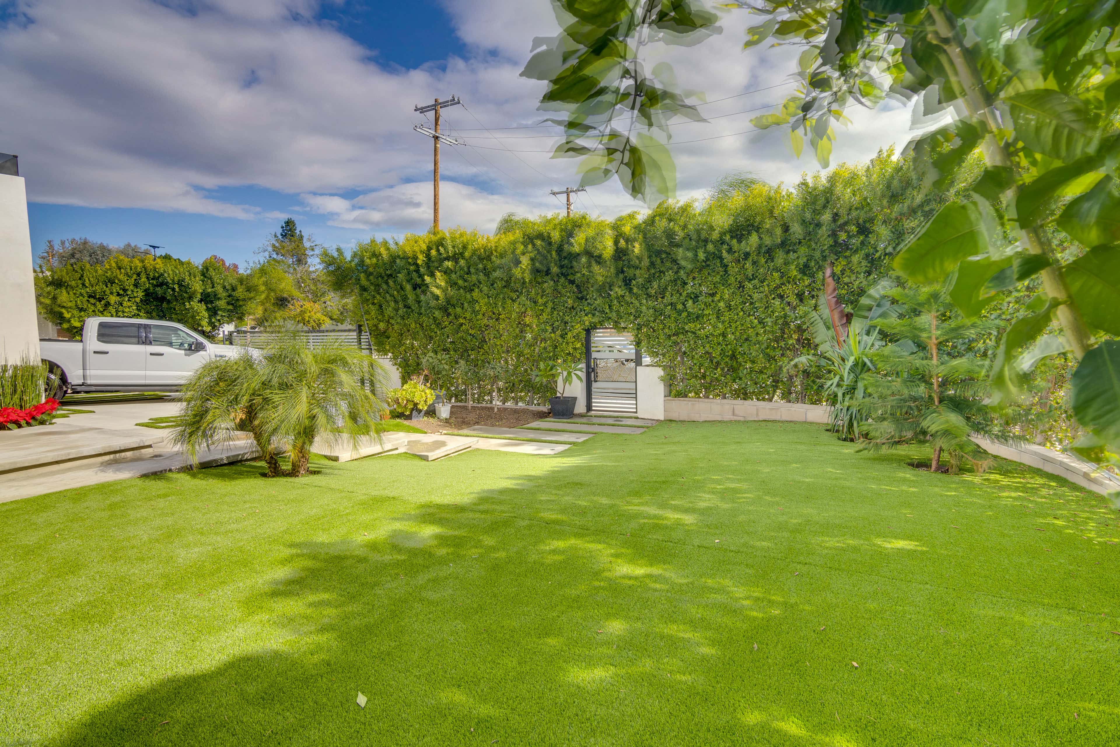 1 Mi to CSUN: Quiet Apartment w/ Pool Access