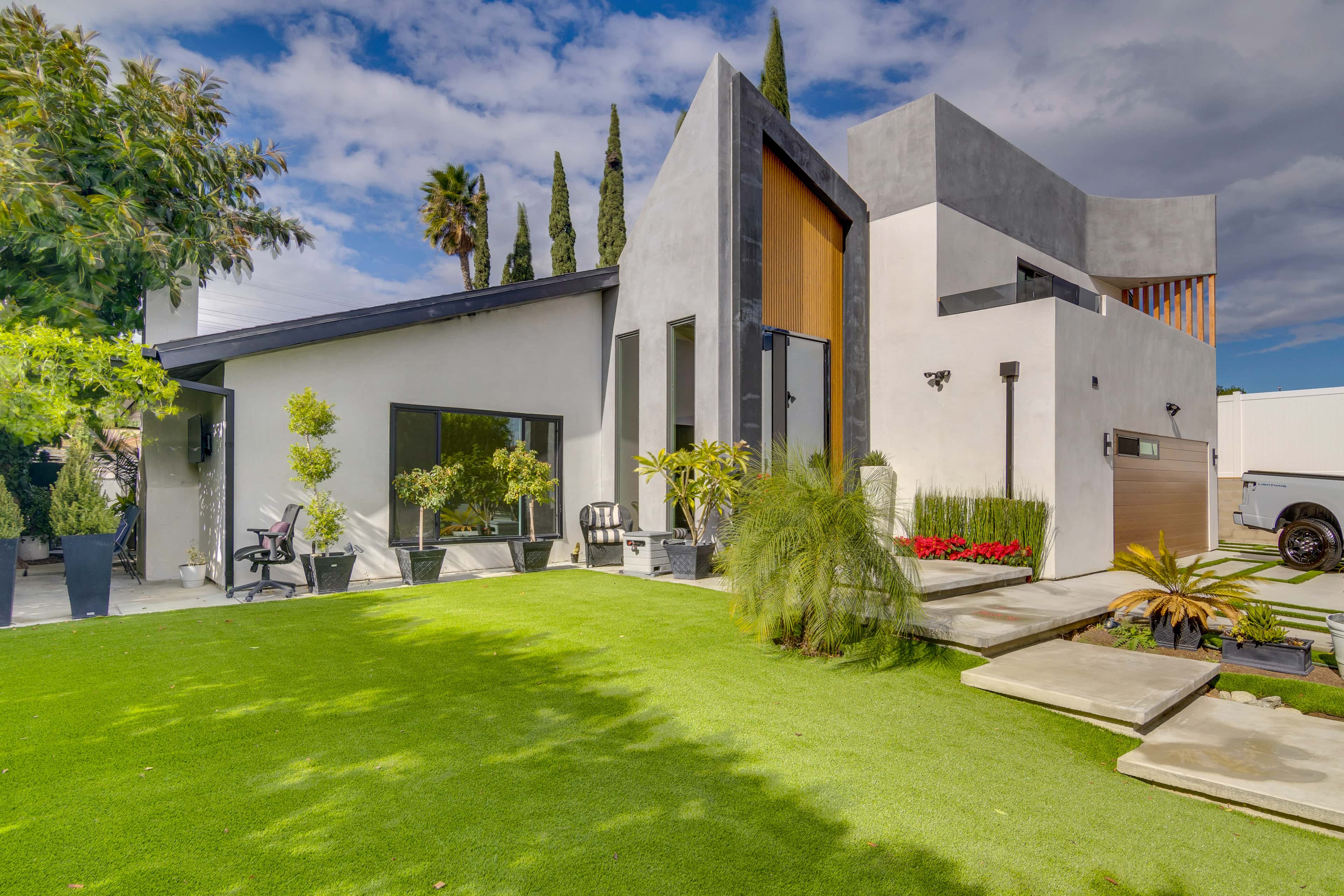 1 Mi to CSUN: Quiet Apartment w/ Pool Access