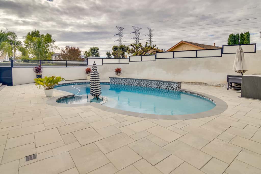 1 Mi to CSUN: Quiet Apartment w/ Pool Access