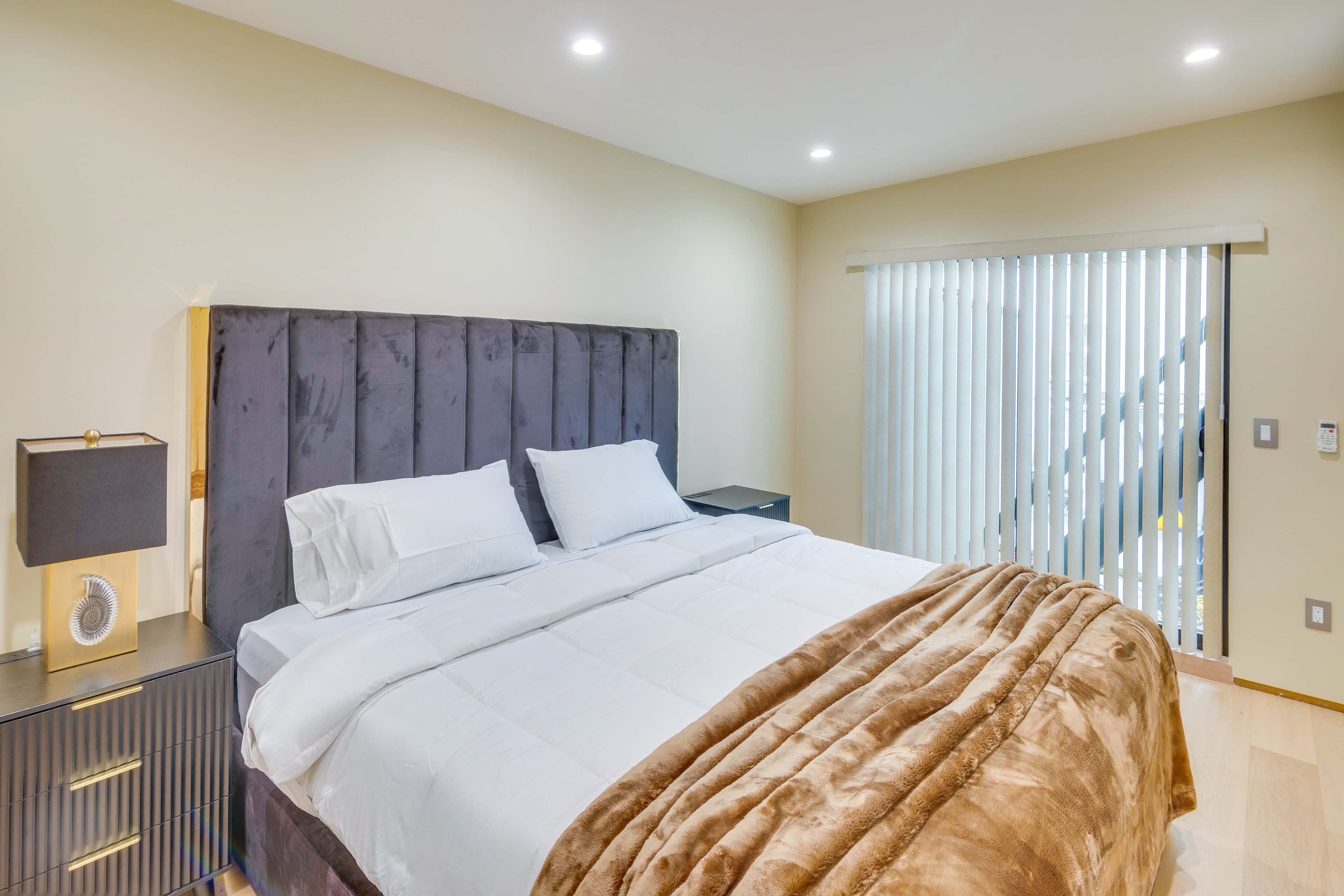 1 Mi to CSUN: Quiet Apartment w/ Pool Access