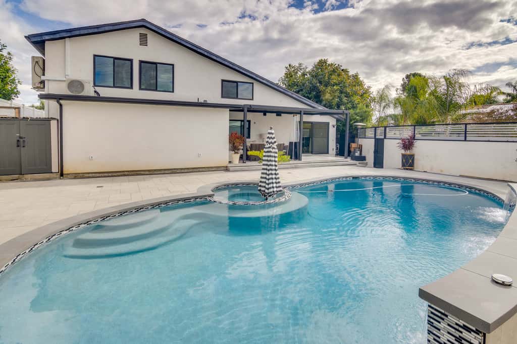 1 Mi to CSUN: Quiet Apartment w/ Pool Access