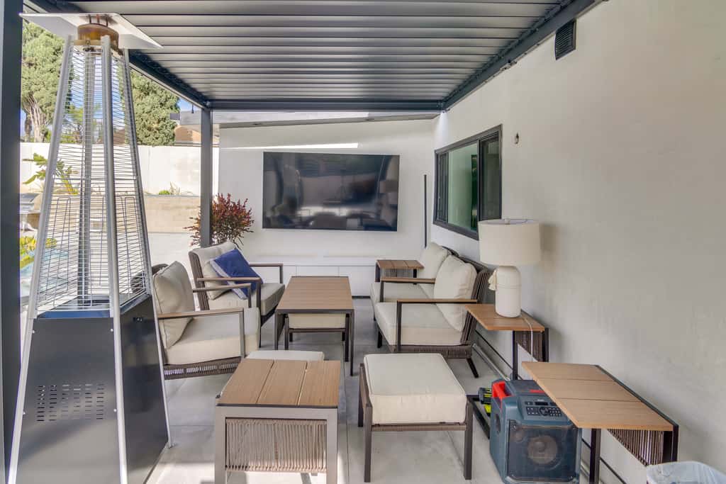1 Mi to CSUN: Quiet Apartment w/ Pool Access