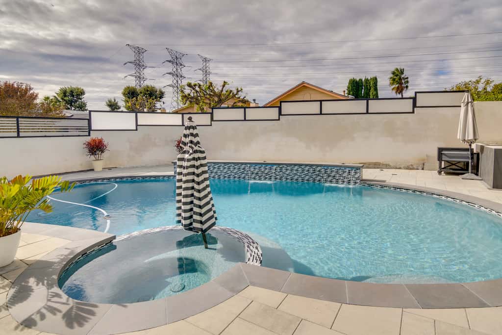 1 Mi to CSUN: Quiet Apartment w/ Pool Access