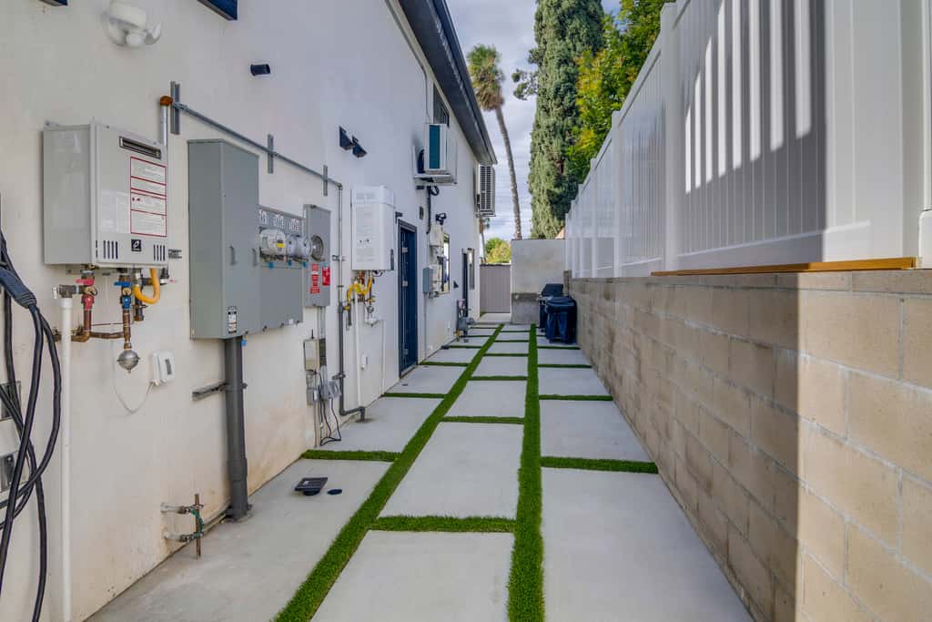 1 Mi to CSUN: Quiet Apartment w/ Pool Access