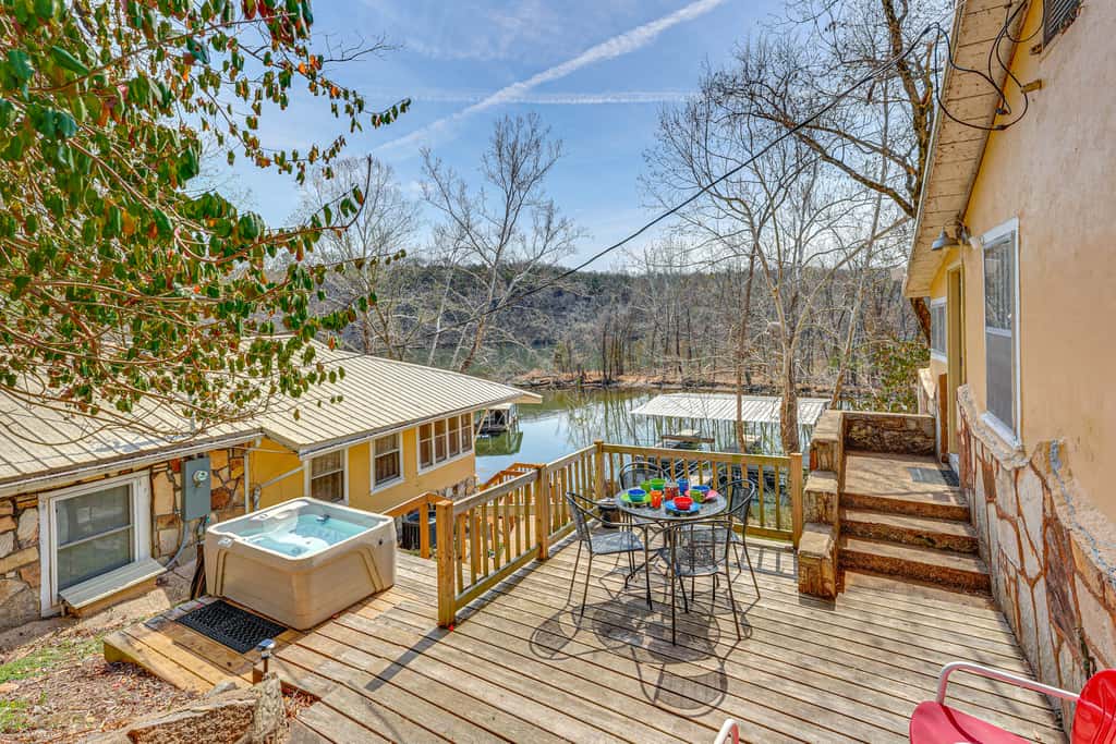 Boat & Fish! 1950s Rockaway Beach Cabin w/ Hot Tub