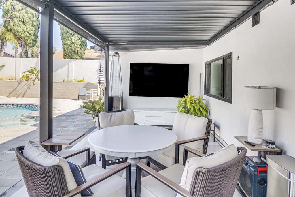 < 2 Mi to CSUN! High-End Retreat w/ Outdoor Oasis