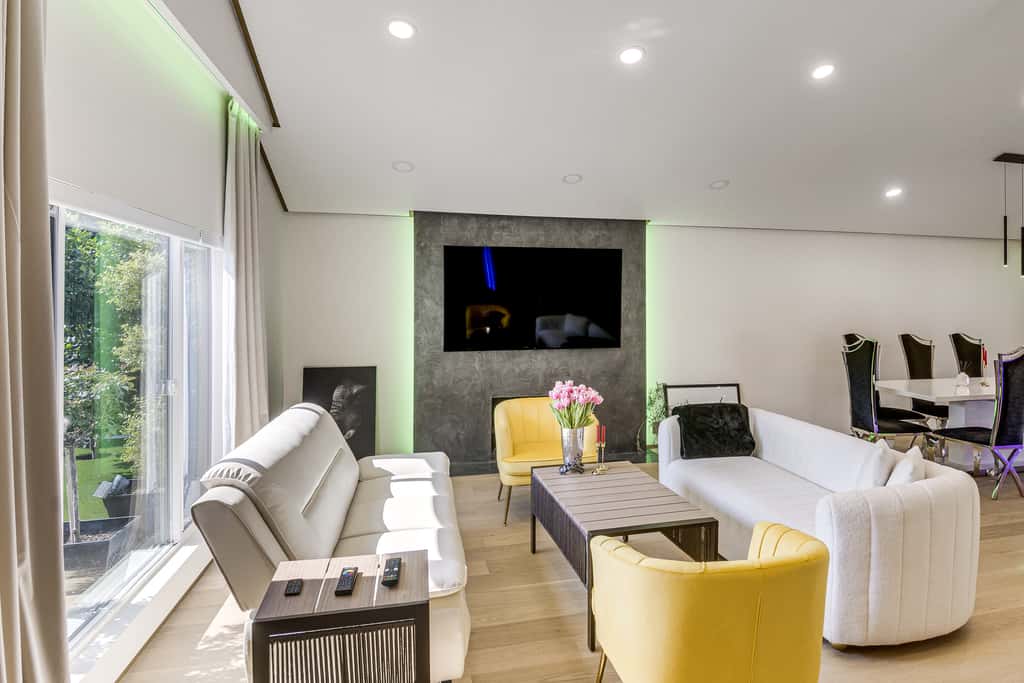 < 2 Mi to CSUN! High-End Retreat w/ Outdoor Oasis