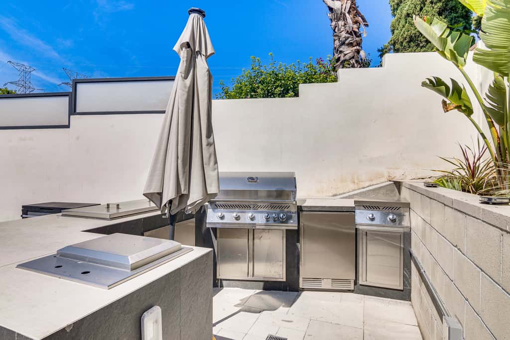 < 2 Mi to CSUN! High-End Retreat w/ Outdoor Oasis