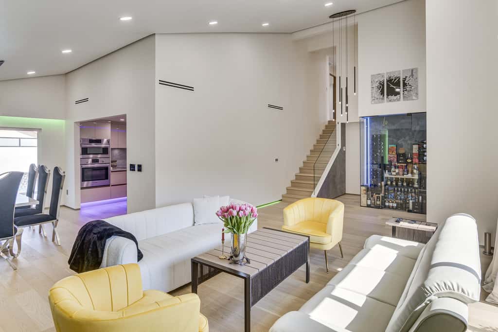 < 2 Mi to CSUN! High-End Retreat w/ Outdoor Oasis